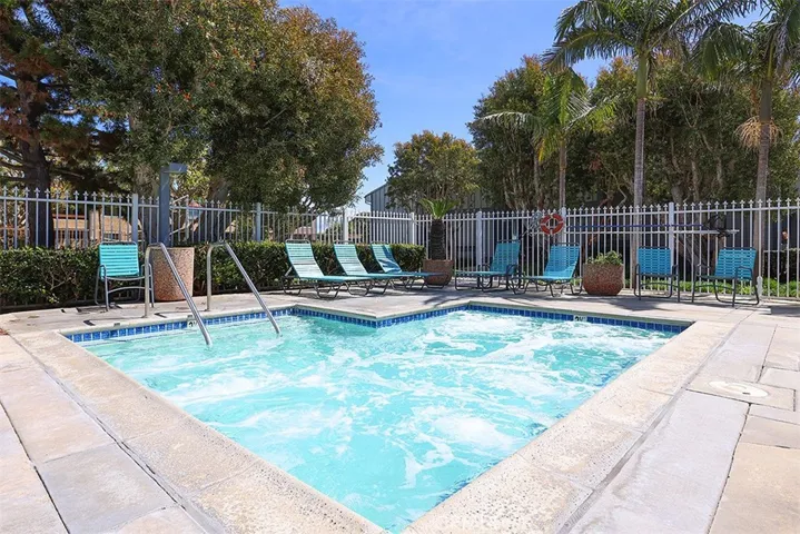 Loosen up your muscles in the 2nd community hot spa.