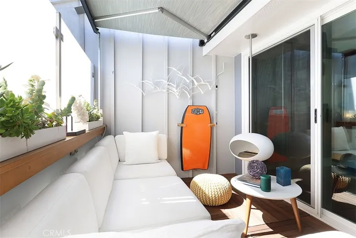 Enjoy refreshments on the indoor/outdoor lounge with Le Feu fireplace.