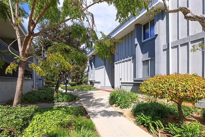 Walk the lush, exceptionally maintained grounds.