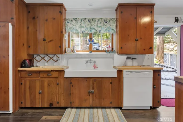 27809 Lakes Edge Rd, Lake Arrowhead, California 92352