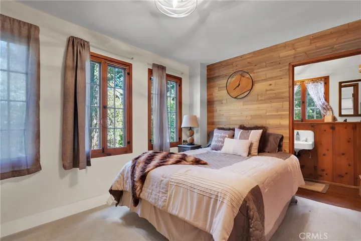 27809 Lakes Edge Rd, Lake Arrowhead, California 92352