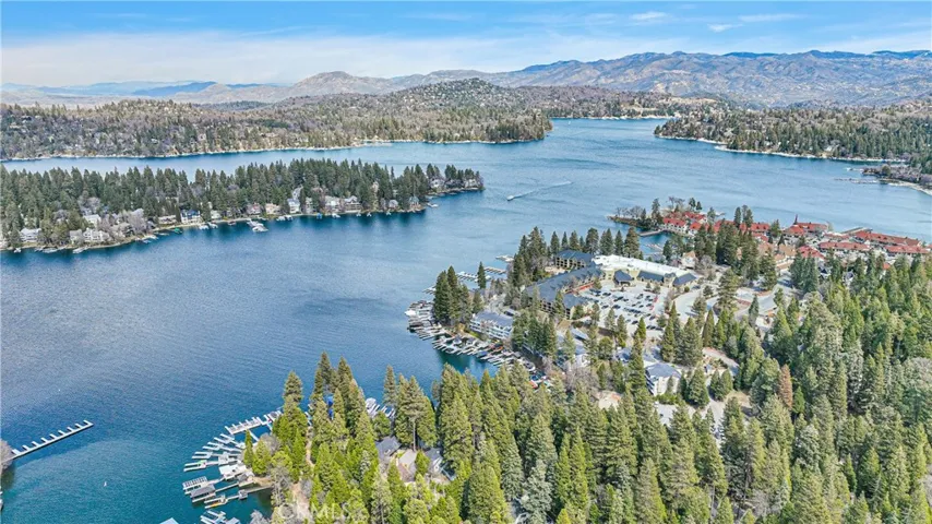 27809 Lakes Edge Rd, Lake Arrowhead, California 92352