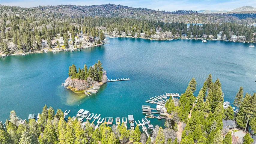 27809 Lakes Edge Rd, Lake Arrowhead, California 92352