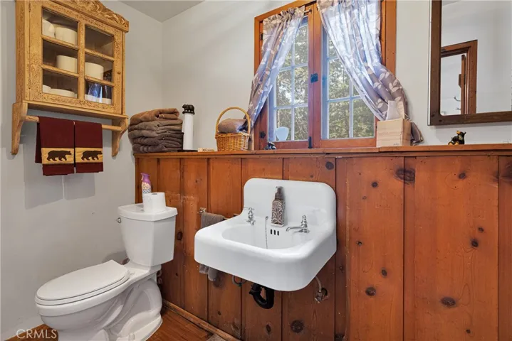 27809 Lakes Edge Rd, Lake Arrowhead, California 92352