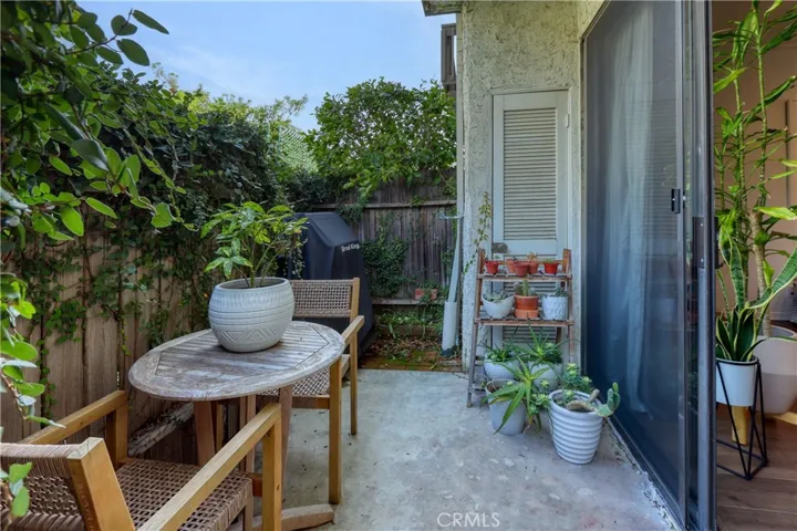 4214 Troost Avenue 13, Studio City, California 91604