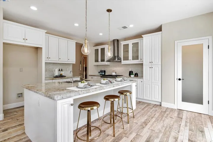 1740 Treehaven Ln, Tracy, California 95376