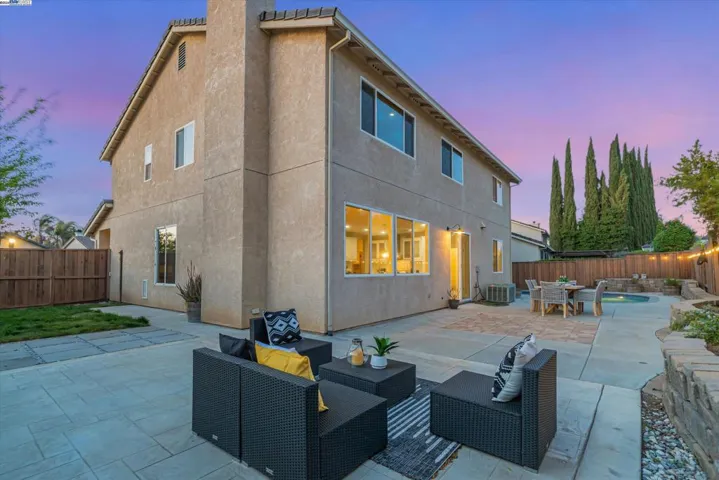 1740 Treehaven Ln, Tracy, California 95376