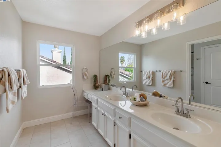1740 Treehaven Ln, Tracy, California 95376