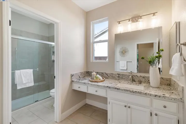1740 Treehaven Ln, Tracy, California 95376