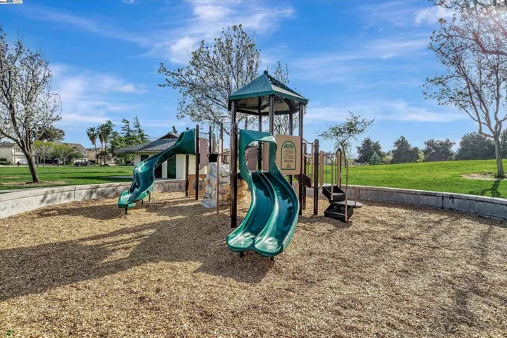 1740 Treehaven Ln, Tracy, California 95376
