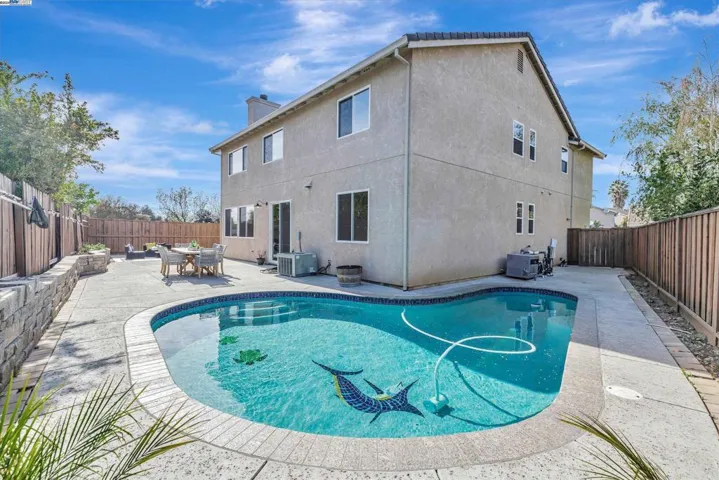 1740 Treehaven Ln, Tracy, California 95376