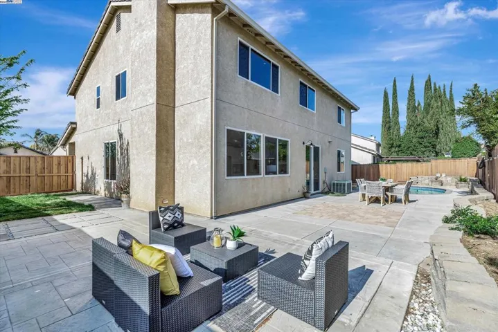1740 Treehaven Ln, Tracy, California 95376