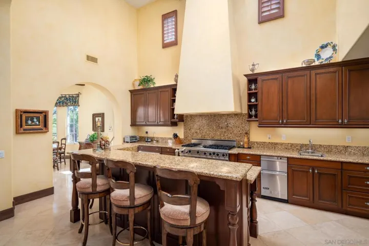 7045 Corte Laguna, Rancho Santa Fe, California 92091