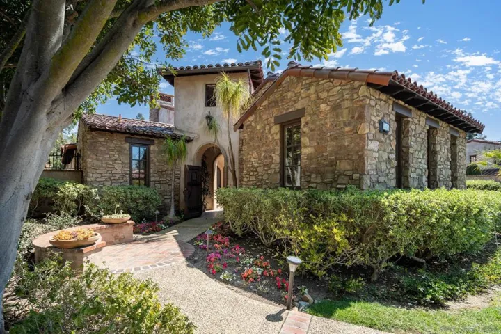 7045 Corte Laguna, Rancho Santa Fe, California 92091