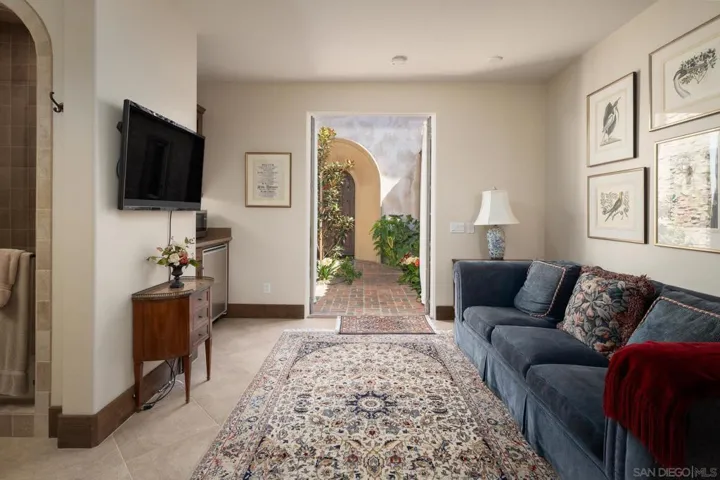 7045 Corte Laguna, Rancho Santa Fe, California 92091