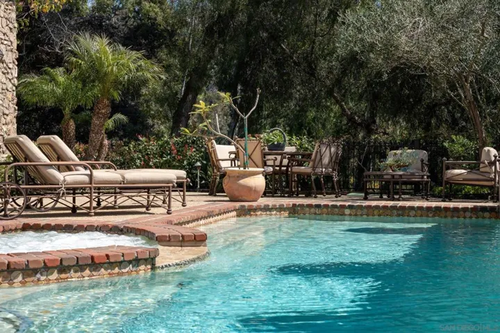 7045 Corte Laguna, Rancho Santa Fe, California 92091