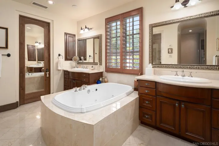 7045 Corte Laguna, Rancho Santa Fe, California 92091