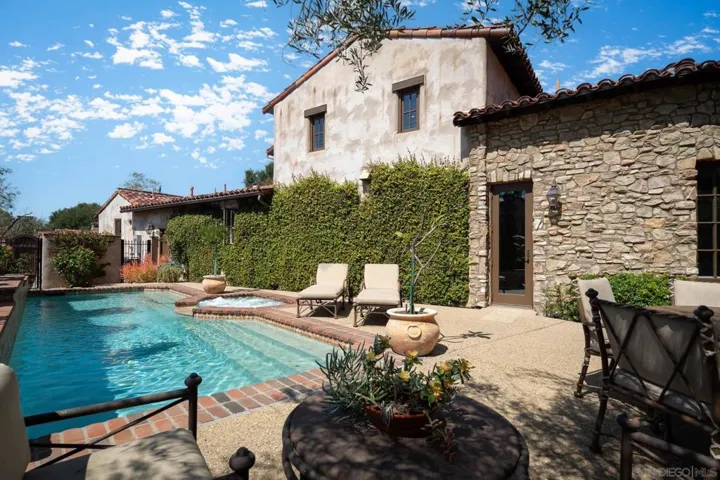 7045 Corte Laguna, Rancho Santa Fe, California 92091