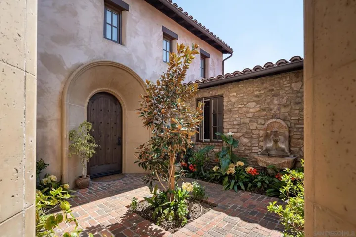 7045 Corte Laguna, Rancho Santa Fe, California 92091