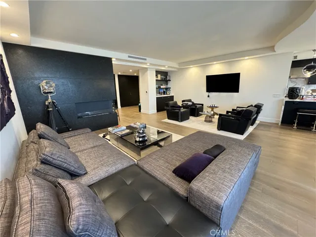 211 S Spalding Drive N502, Beverly Hills, California 90212