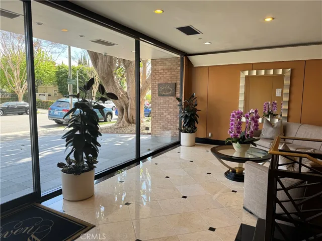 211 S Spalding Drive N502, Beverly Hills, California 90212