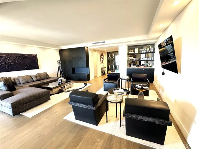 211 S Spalding Drive N502, Beverly Hills, California 90212