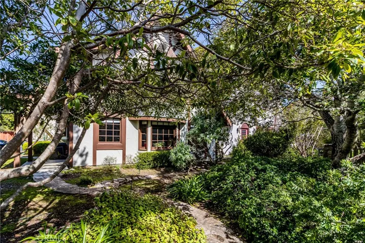 511 Huntington Road, Cambria, California 93428