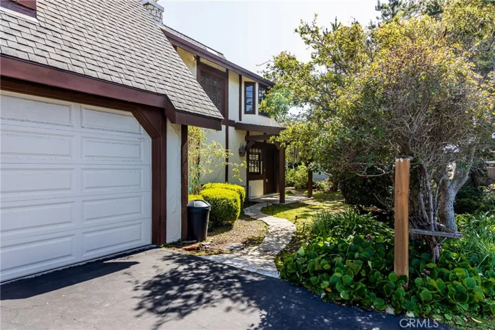 2 car garage on level lot.