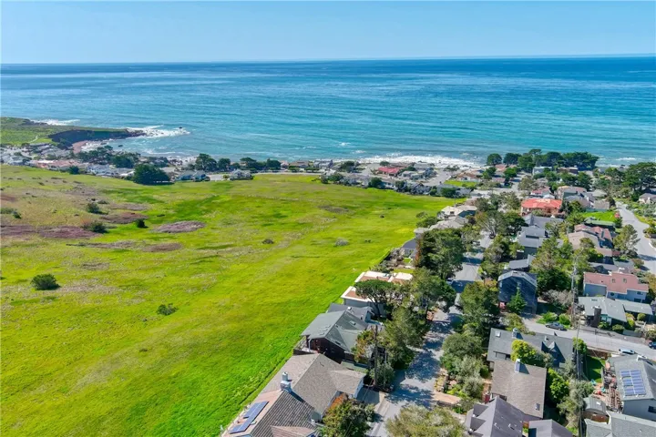 511 Huntington Road, Cambria, California 93428