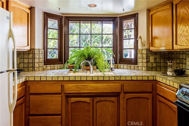 511 Huntington Road, Cambria, California 93428