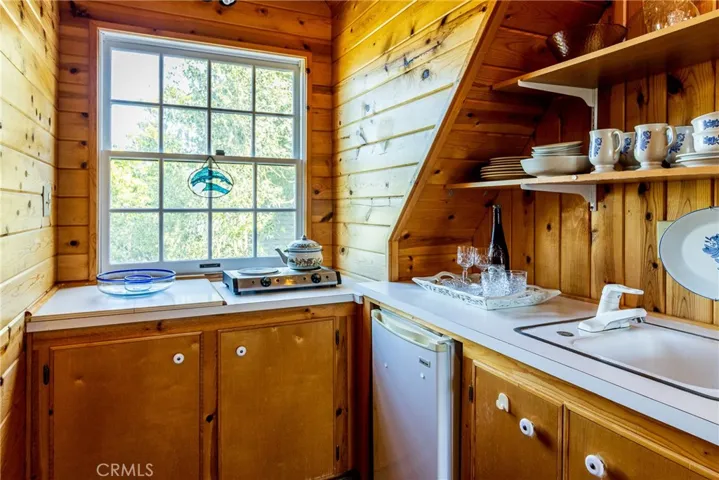 511 Huntington Road, Cambria, California 93428