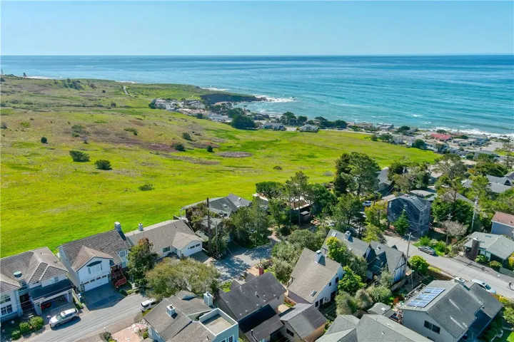 511 Huntington Road, Cambria, California 93428