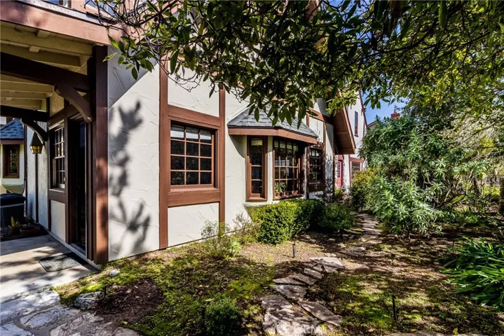 511 Huntington Road, Cambria, California 93428