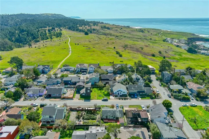 511 Huntington Road, Cambria, California 93428