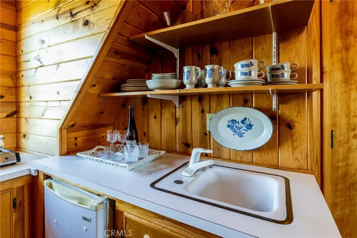 511 Huntington Road, Cambria, California 93428