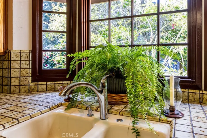 511 Huntington Road, Cambria, California 93428