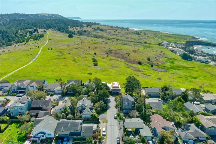 511 Huntington Road, Cambria, California 93428