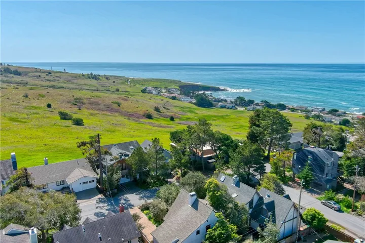 511 Huntington Road, Cambria, California 93428
