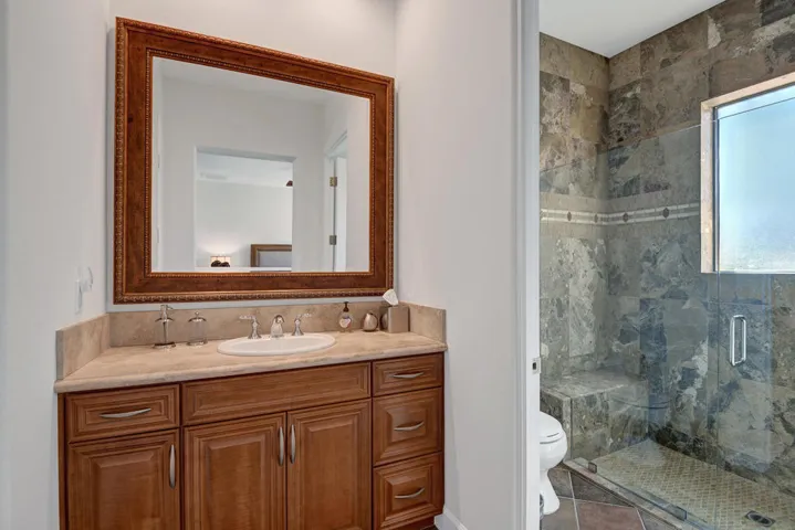 CASITA BATHROOM.jpg mls