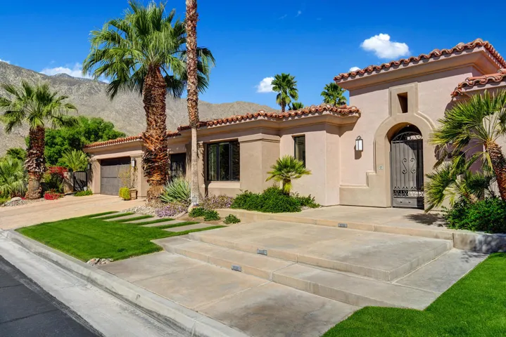 FRONT OF HOME TIGHT.jpg mls