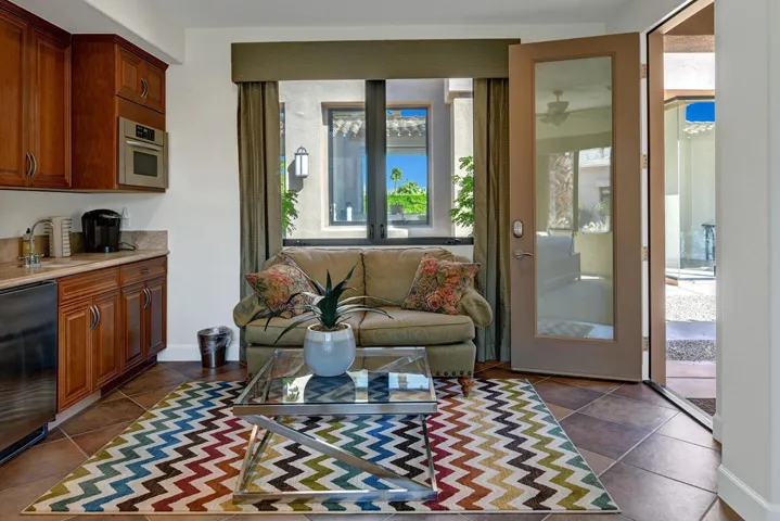 CASITA SITTING AREA.jpg mls