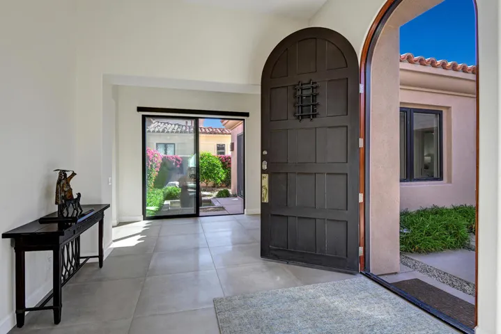 ENTRY WAY.jpg mls