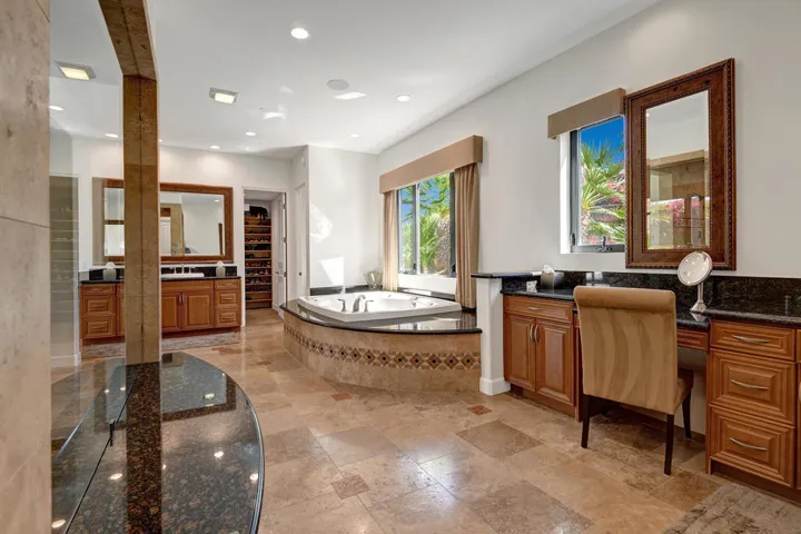 MAIN BATHROOM.jpg mls
