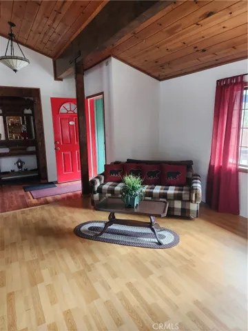 874 Snowbird Road, Wrightwood, California 92397