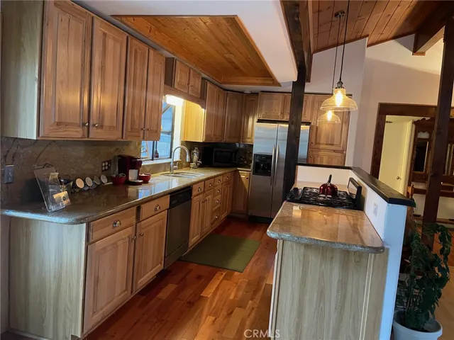 874 Snowbird Road, Wrightwood, California 92397