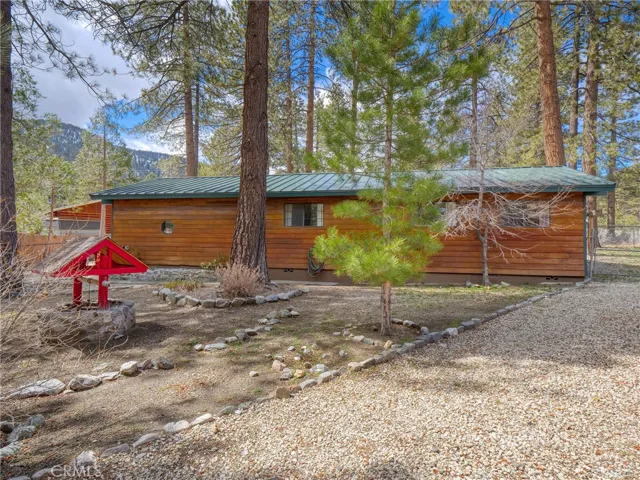 874 Snowbird Road, Wrightwood, California 92397