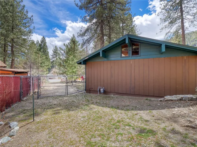 874 Snowbird Road, Wrightwood, California 92397