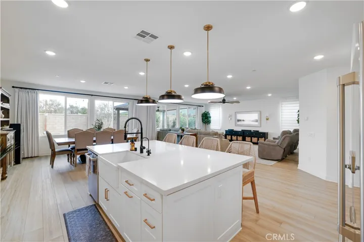 Fully wrapped island design