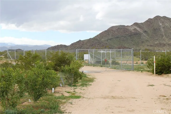 front gate 16'
