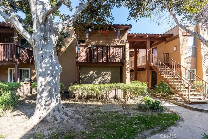Welcome home to 1030 W. MacArthur Blvd #40 in Santa Ana, CA.